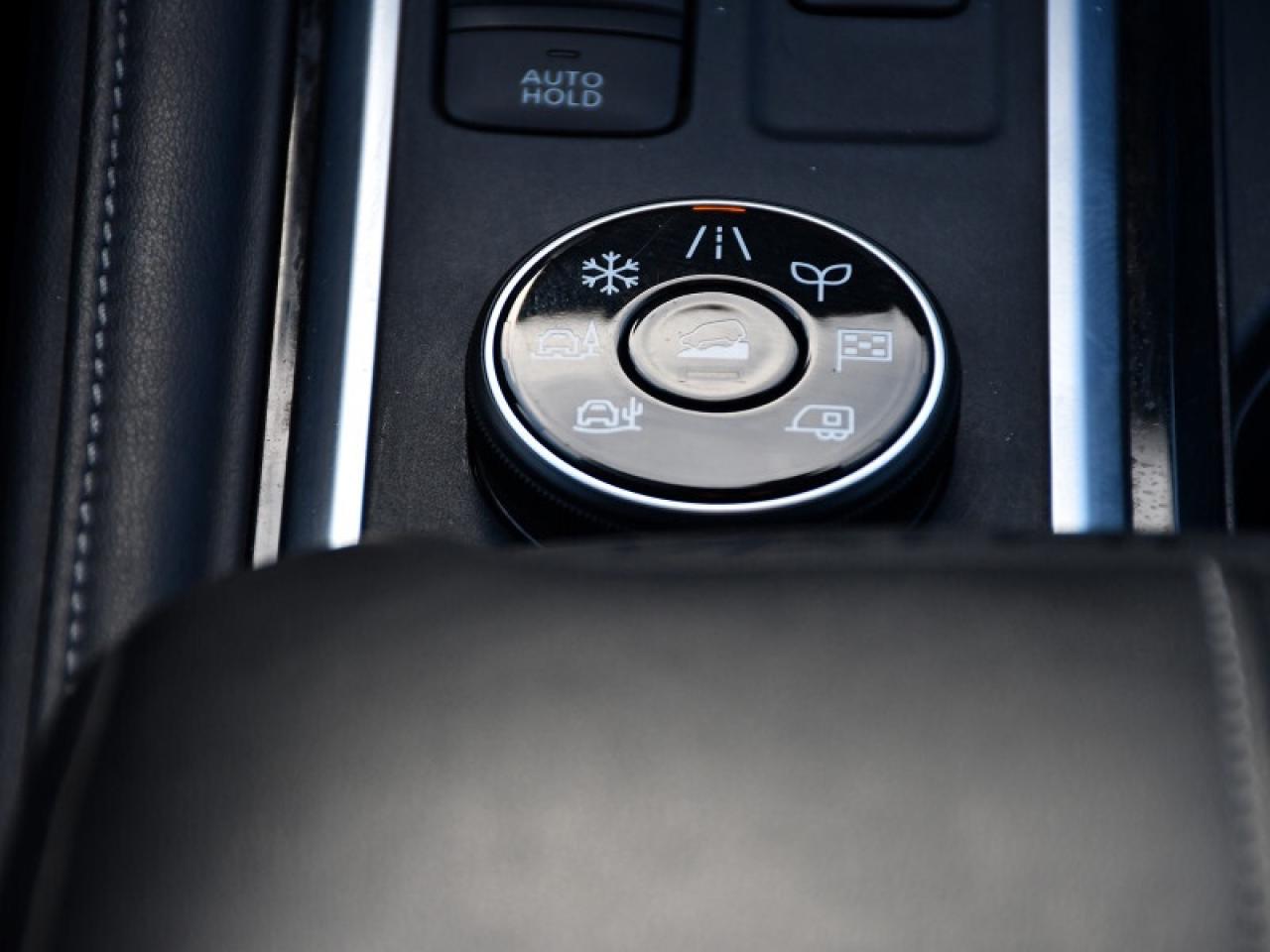 2024 Nissan Pathfinder SV   Pano Roof   Remote Start   Heated Seats   8 P Photo