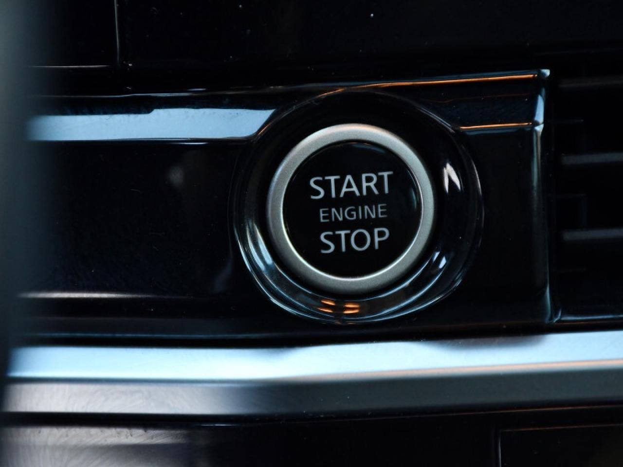 2024 Nissan Pathfinder SV   Pano Roof   Remote Start   Heated Seats   8 P Photo