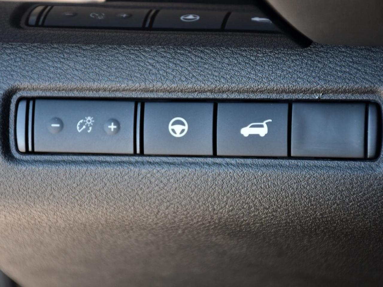 2024 Nissan Pathfinder SV   Pano Roof   Remote Start   Heated Seats   8 P Photo