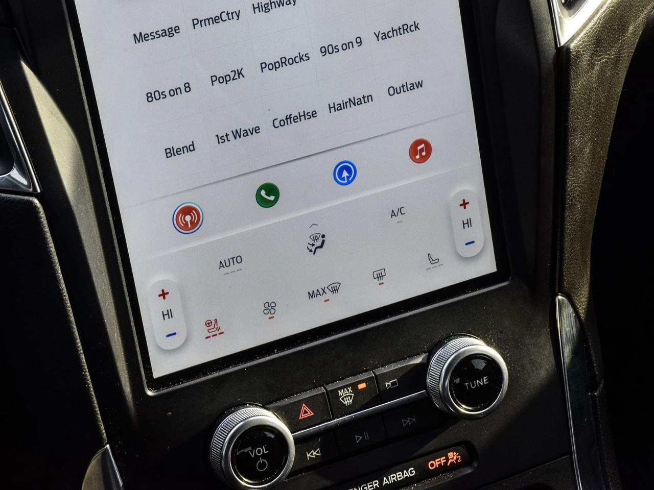 2022 Ford Edge Titanium Panoramic Sunroof   Heated Leather Seats Photo