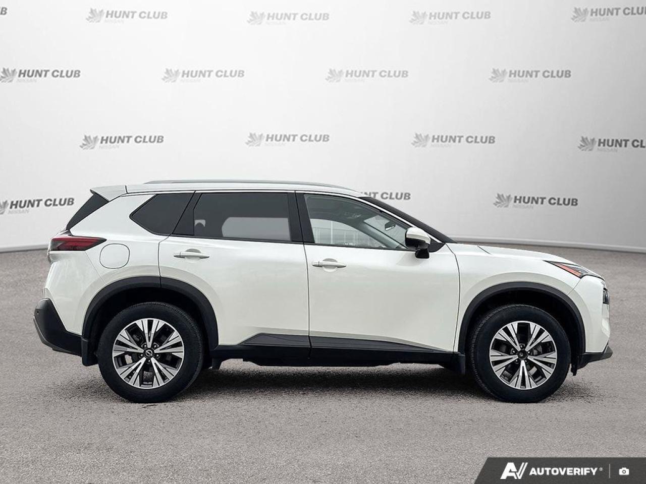 2023 Nissan Rogue SV Photo