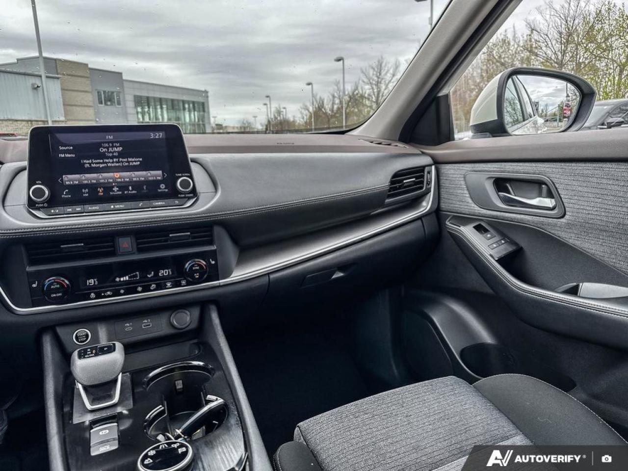 2023 Nissan Rogue SV Photo