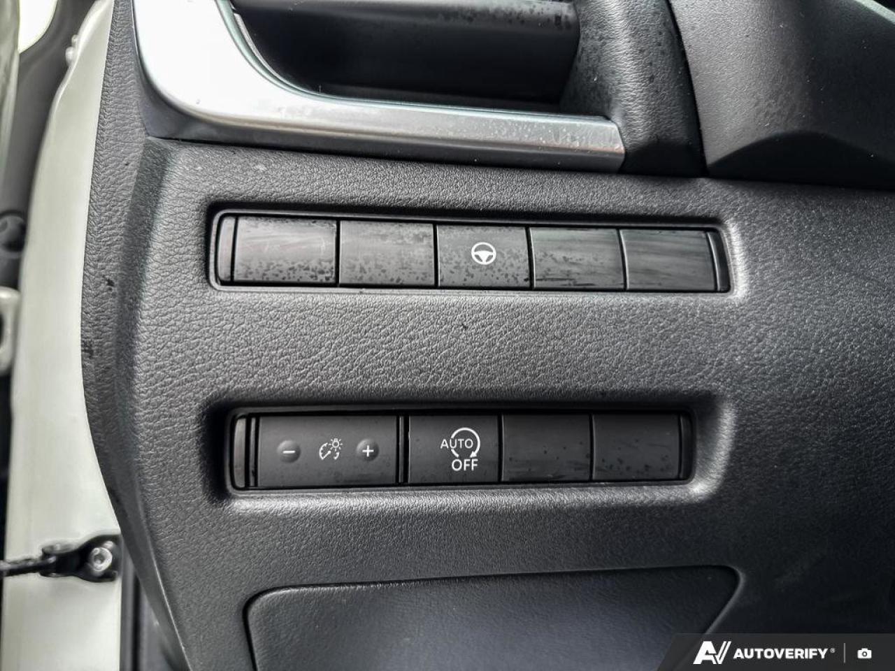 2023 Nissan Rogue SV Photo