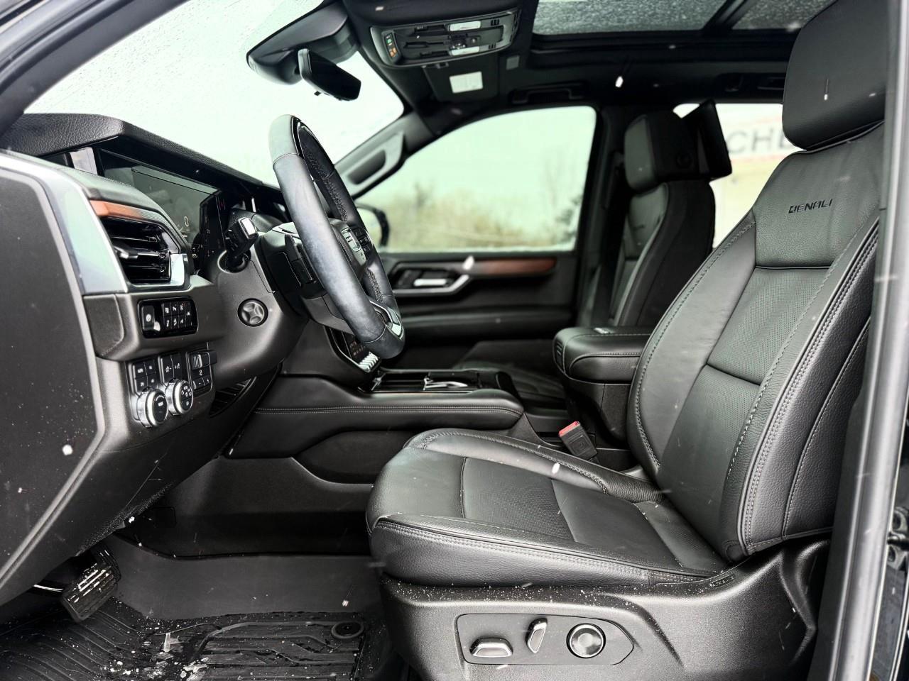 2025 GMC Yukon Denali 4dr 4x4 Photo