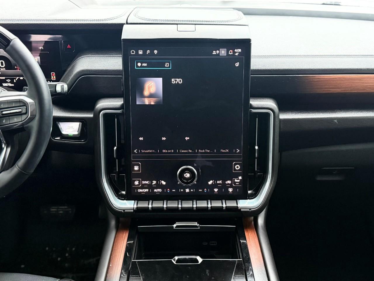 2025 GMC Yukon Denali 4dr 4x4 Photo