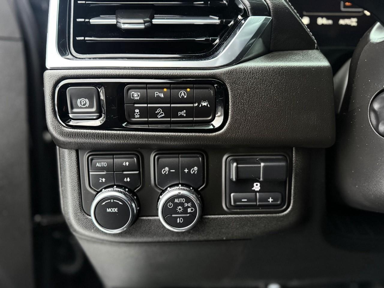 2025 GMC Yukon Denali 4dr 4x4 Photo