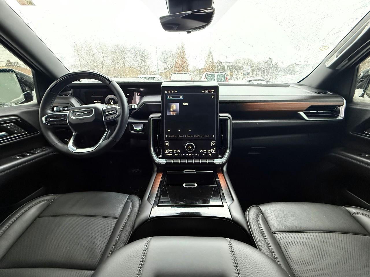 2025 GMC Yukon Denali 4dr 4x4 Photo