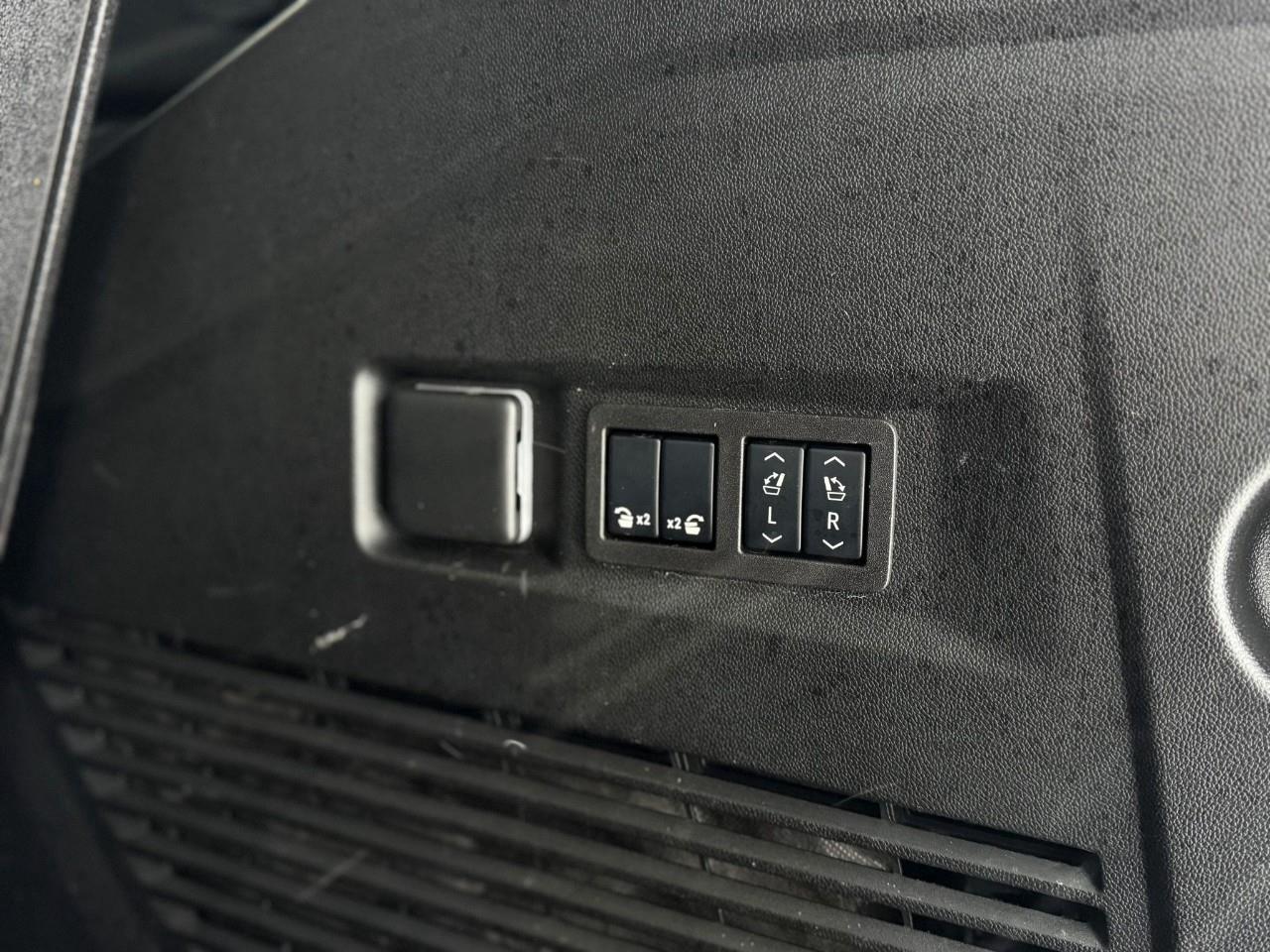 2025 GMC Yukon Denali 4dr 4x4 Photo