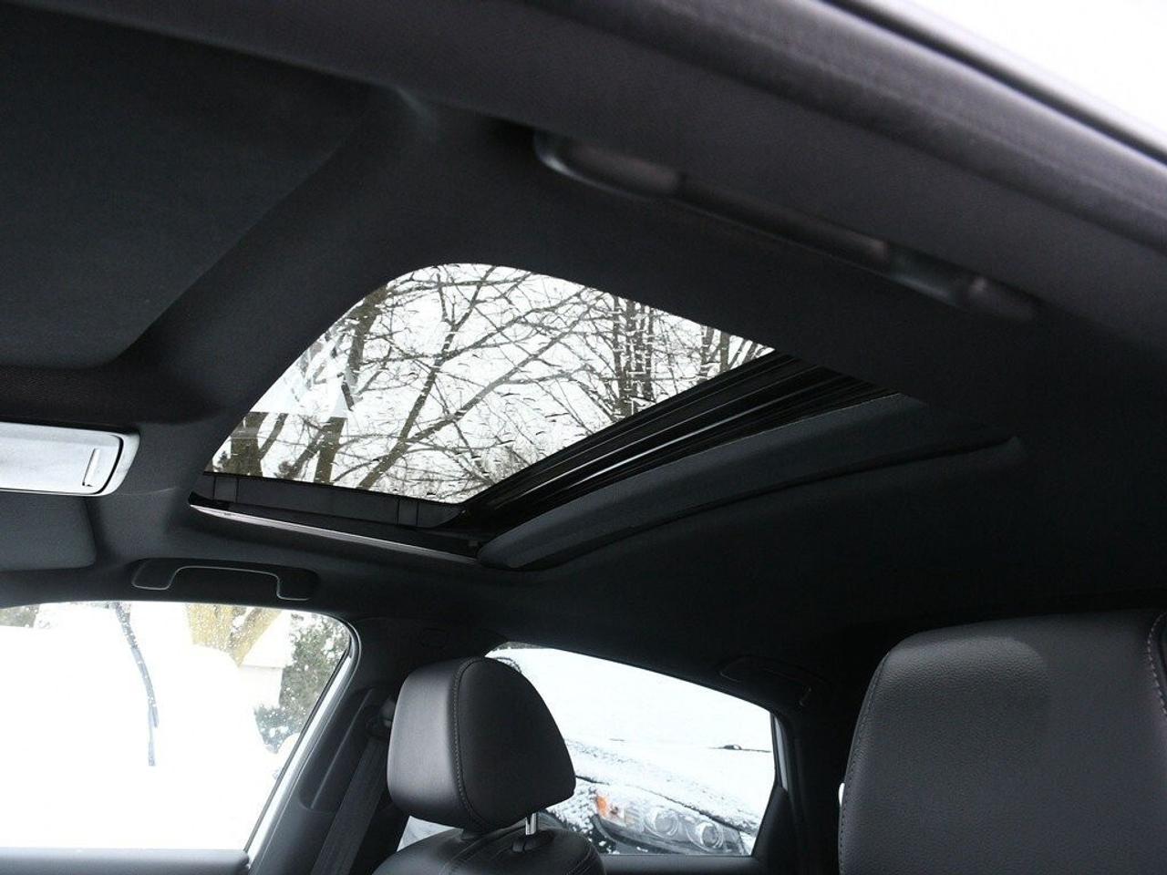 2022 Honda Civic Hatchback Sport Touring Certified   NAVI   Backup Cam   Moon Photo