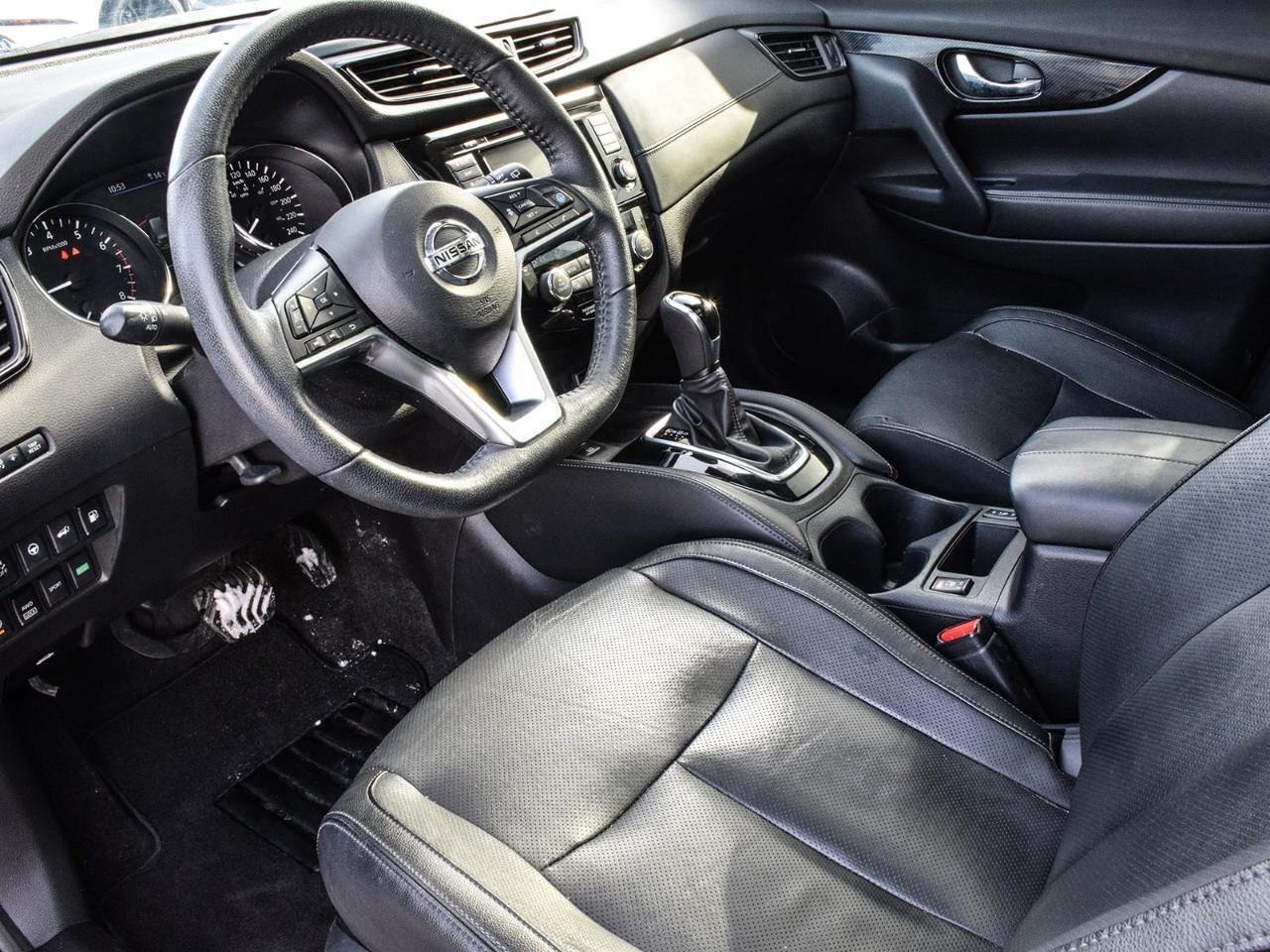 2020 Nissan Rogue SL Photo