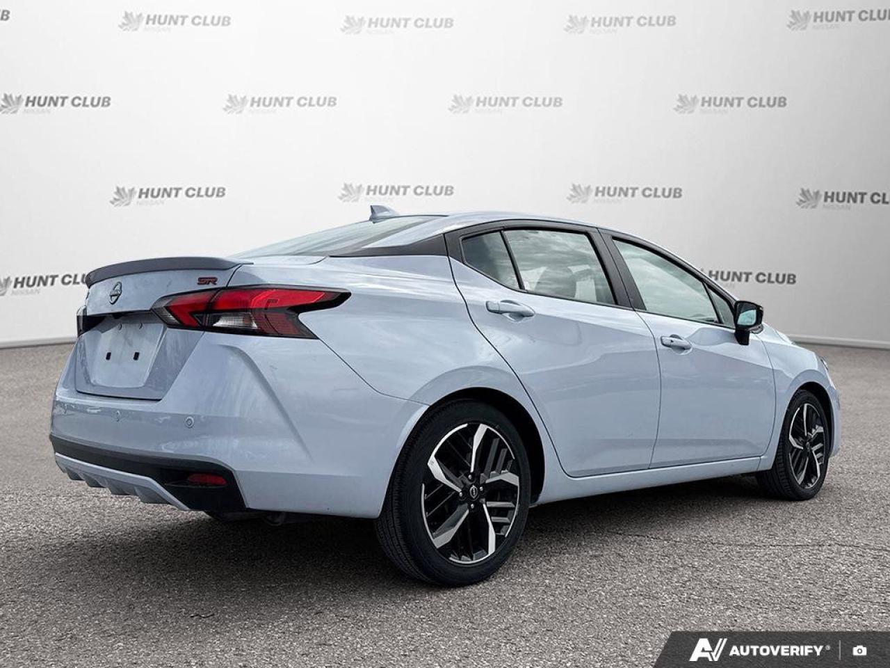 2023 Nissan Versa SR Photo