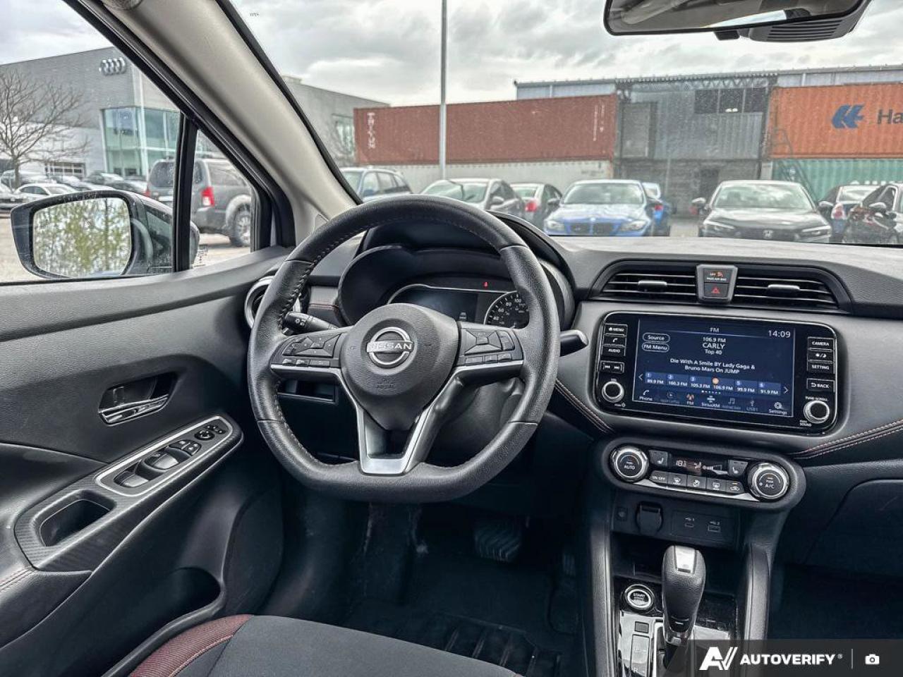 2023 Nissan Versa SR Photo