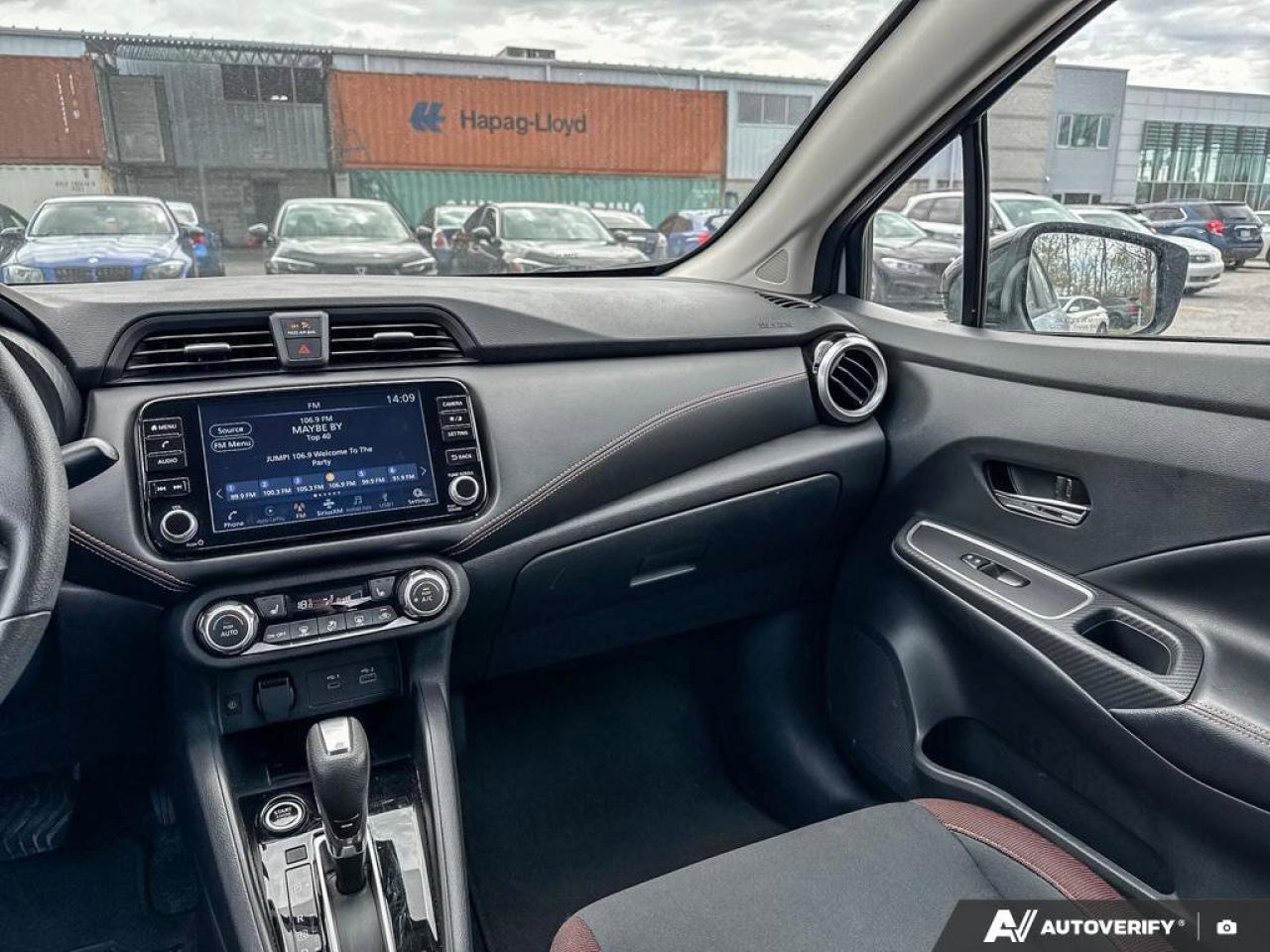 2023 Nissan Versa SR Photo