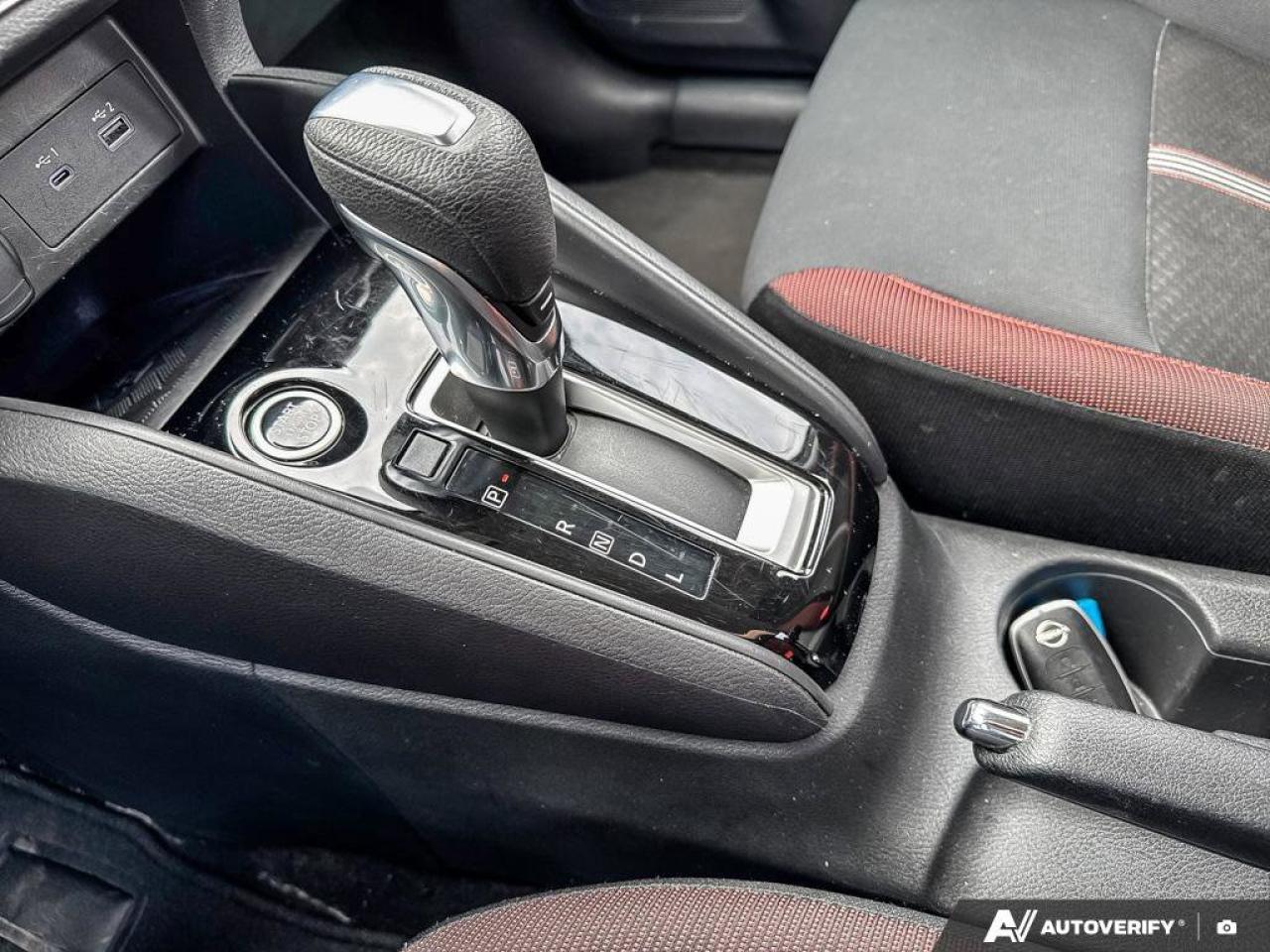 2023 Nissan Versa SR Photo