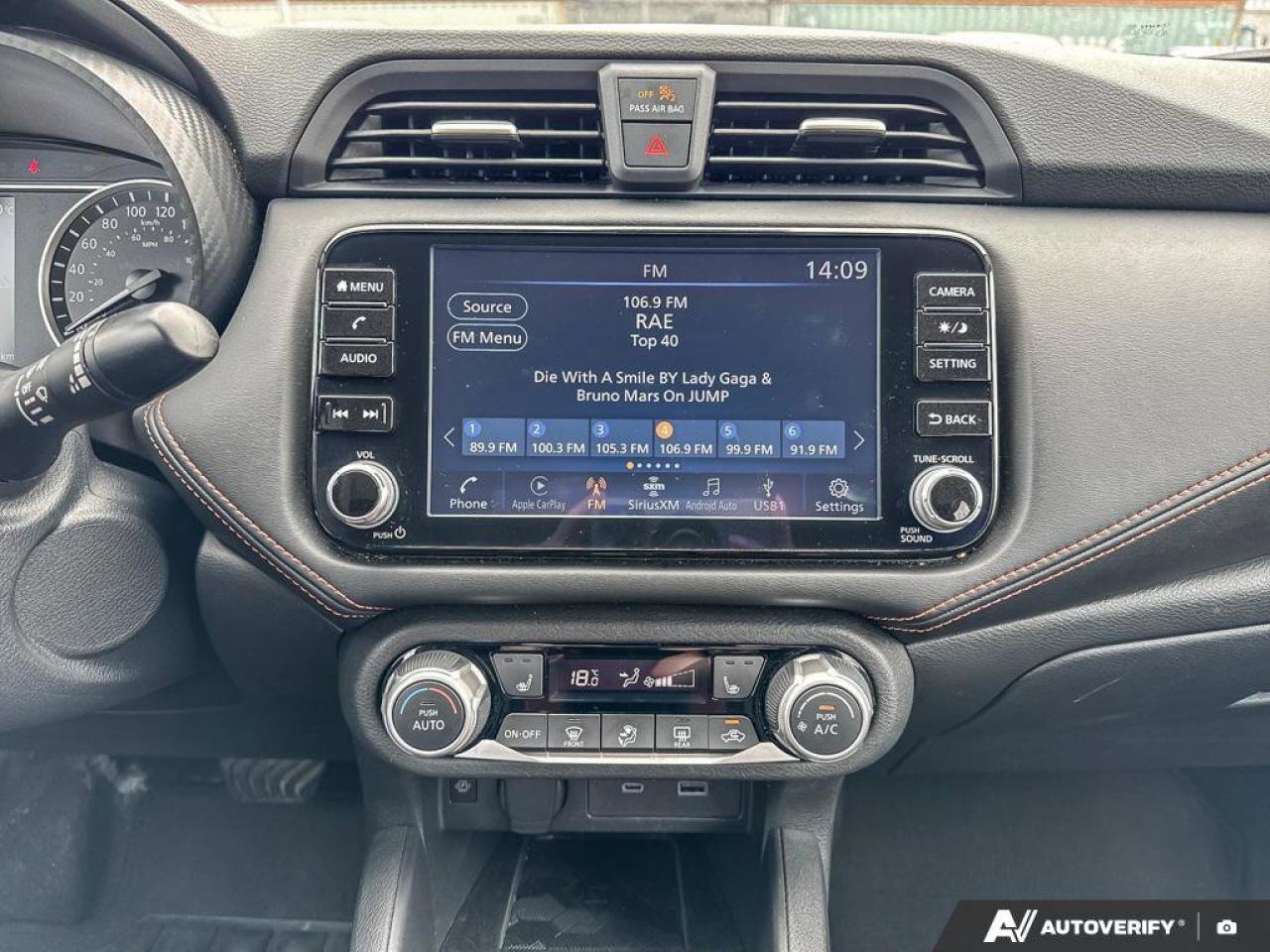 2023 Nissan Versa SR Photo