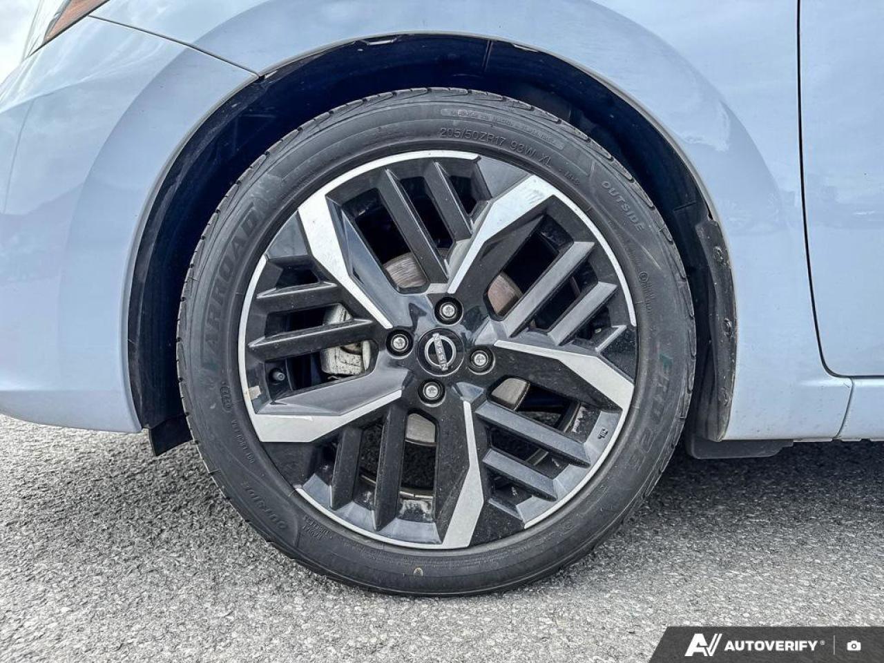 2023 Nissan Versa SR Photo