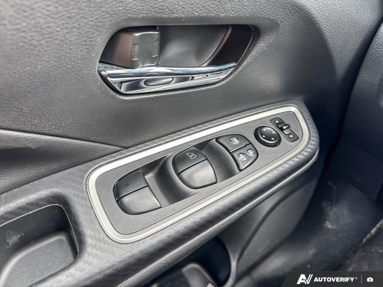 2023 Nissan Versa SR Photo