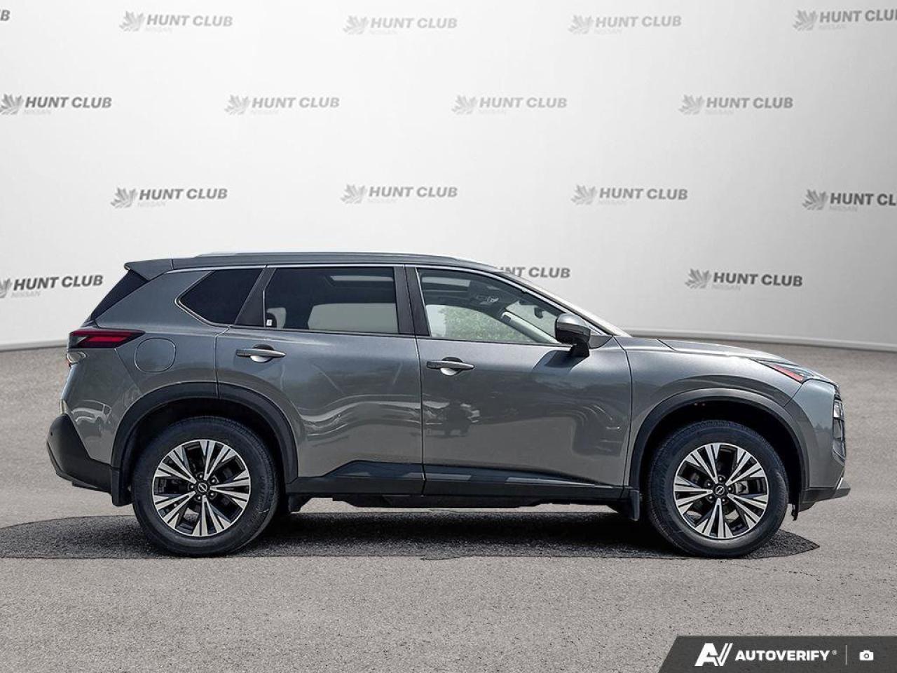 2023 Nissan Rogue SV Photo