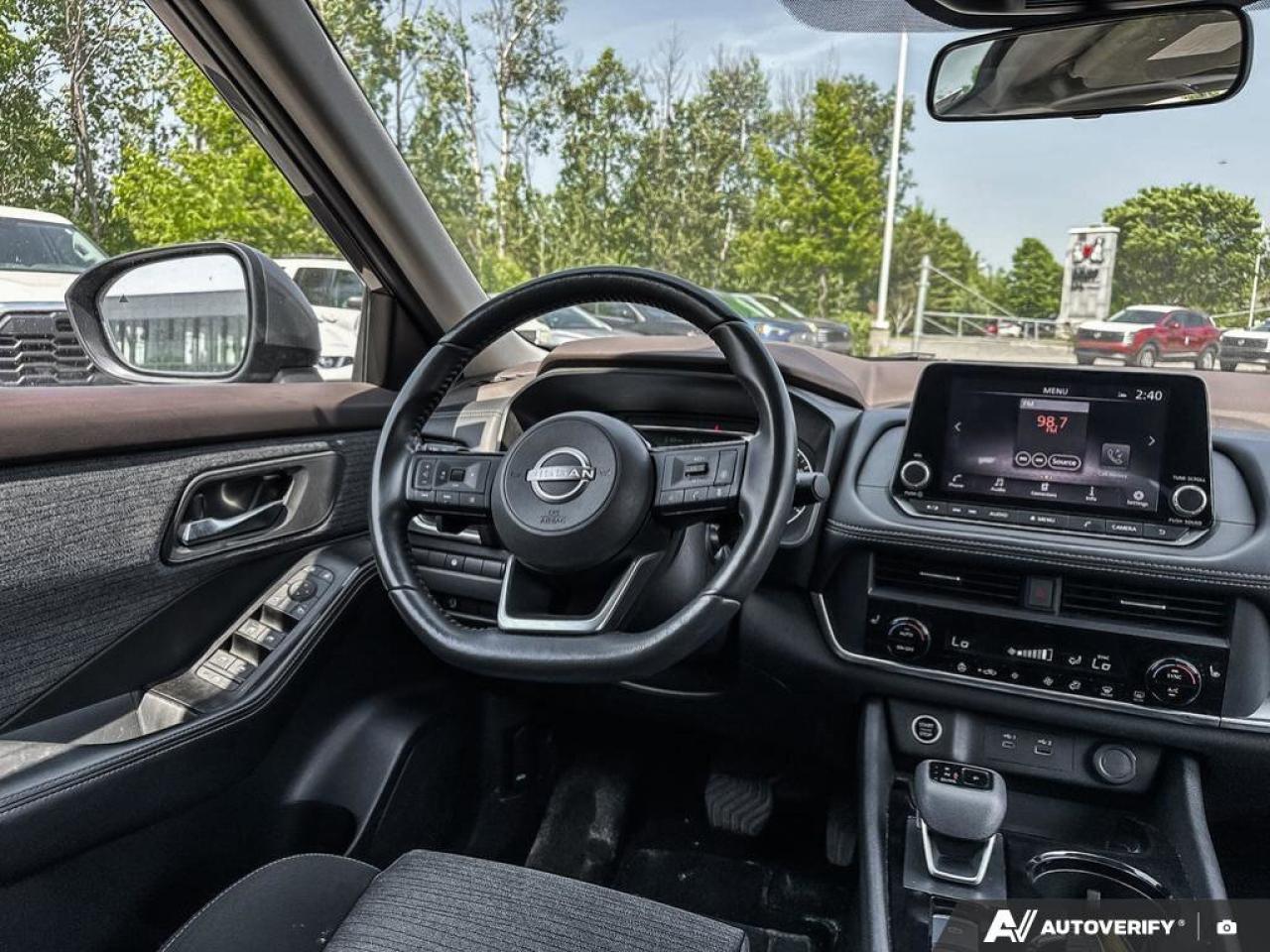 2023 Nissan Rogue SV Photo