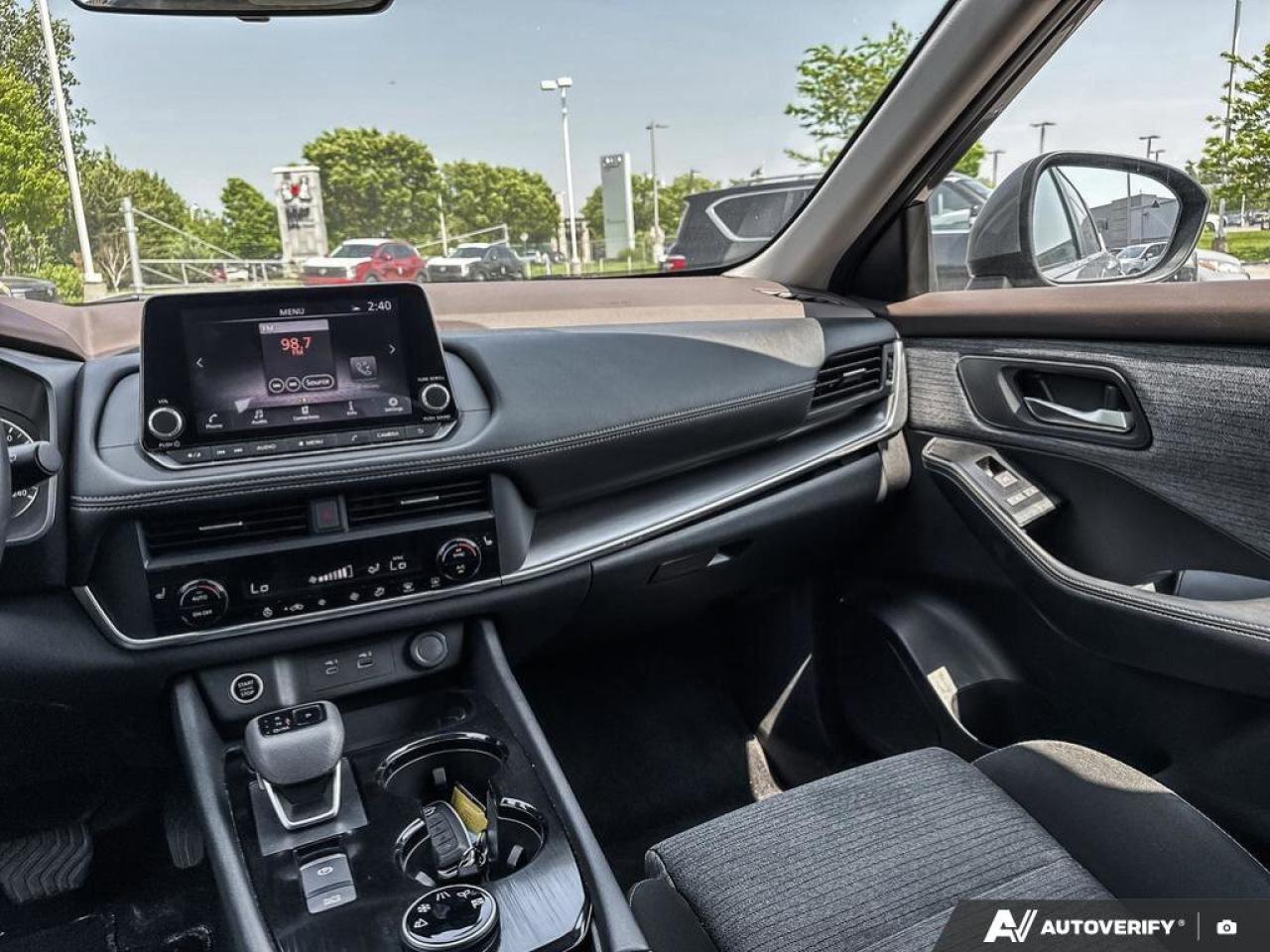 2023 Nissan Rogue SV Photo