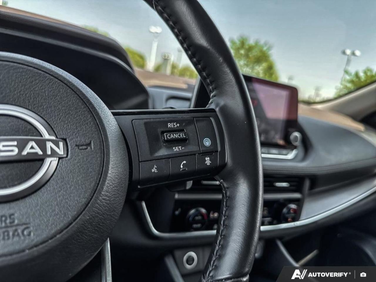 2023 Nissan Rogue SV Photo