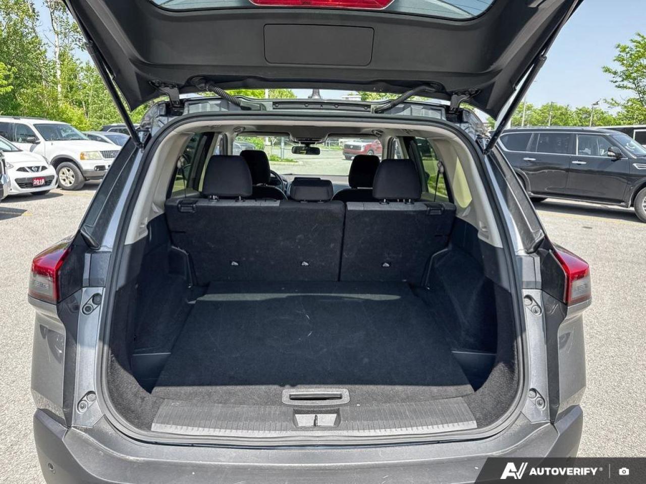 2023 Nissan Rogue SV Photo