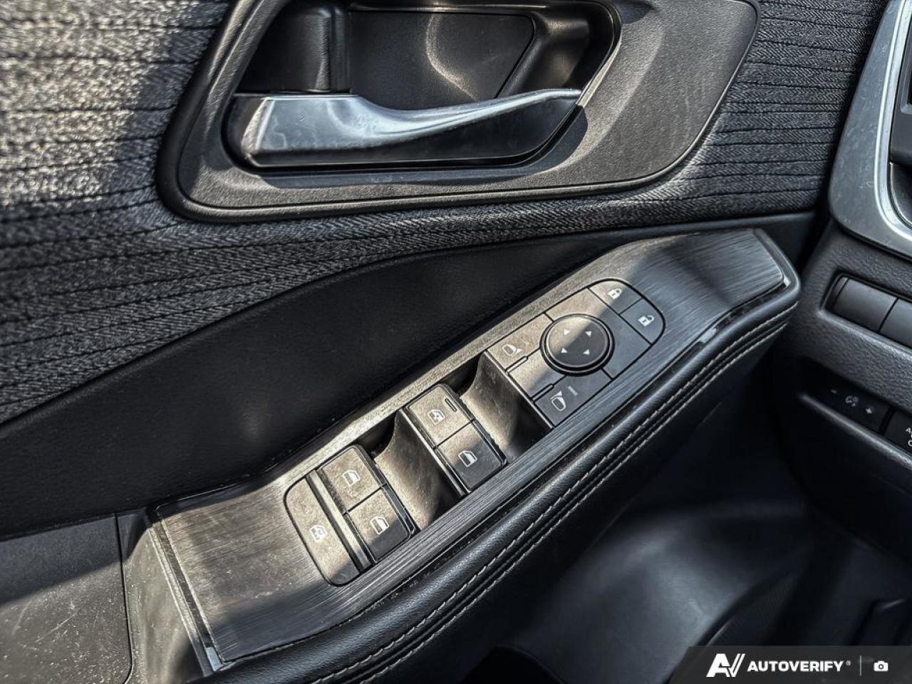 2023 Nissan Rogue SV Photo