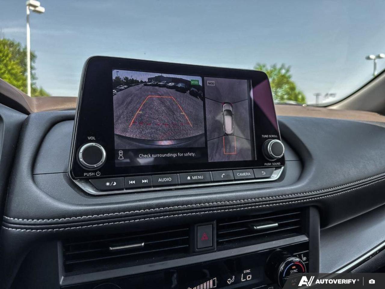 2023 Nissan Rogue SV Photo