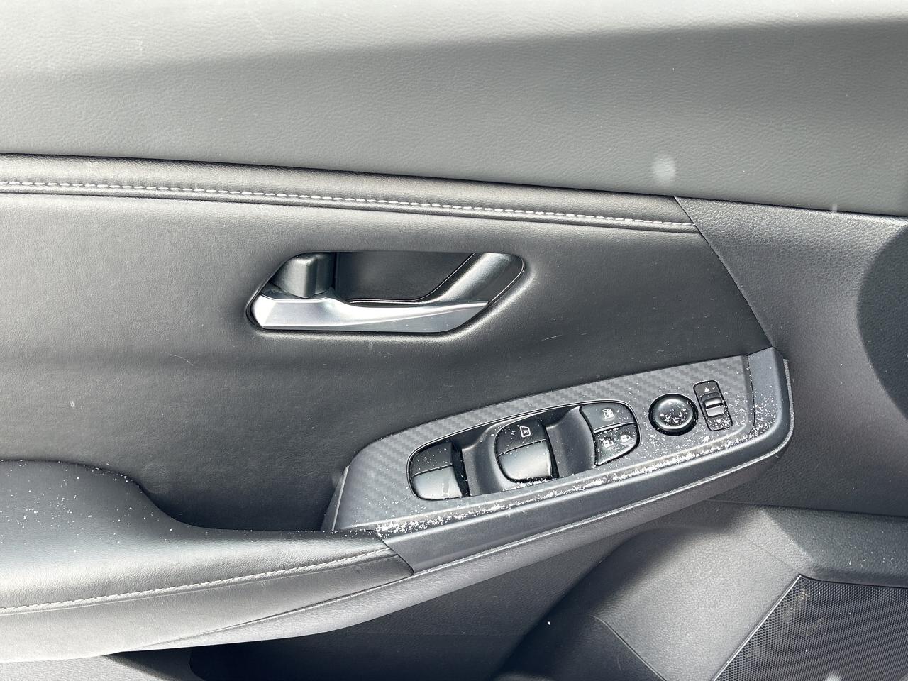 2022 Nissan Sentra SV, SUNROOF, REMOTE START, BLIND SPOT MONITORS! Photo