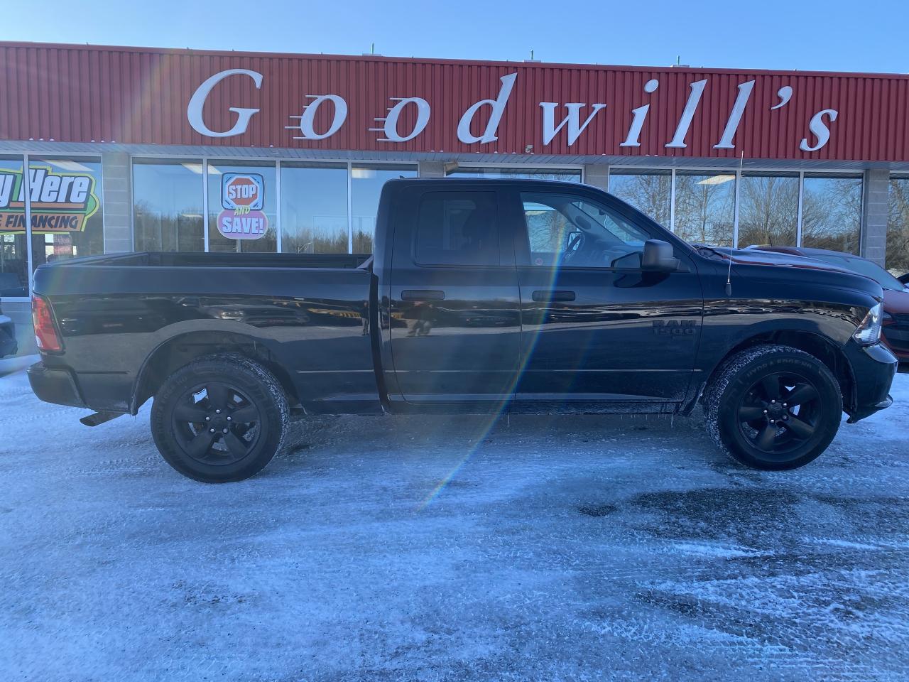 2020 RAM 1500 Classic EXPRESS, CLEAN CARFAX, 6 PASSENGER, 6.4 FT BOX! Photo