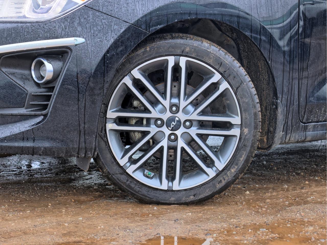 2023 Kia Rio 5-door EX Premium   Climate Ctrl   Sunroof   Safety Tech Photo