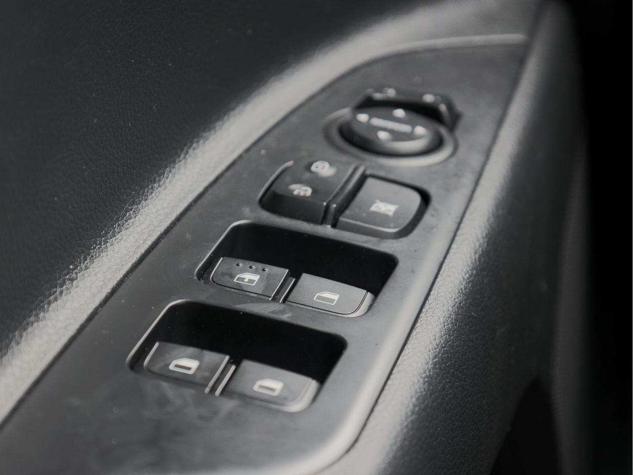 2023 Kia Rio 5-door EX Premium   Climate Ctrl   Sunroof   Safety Tech Photo