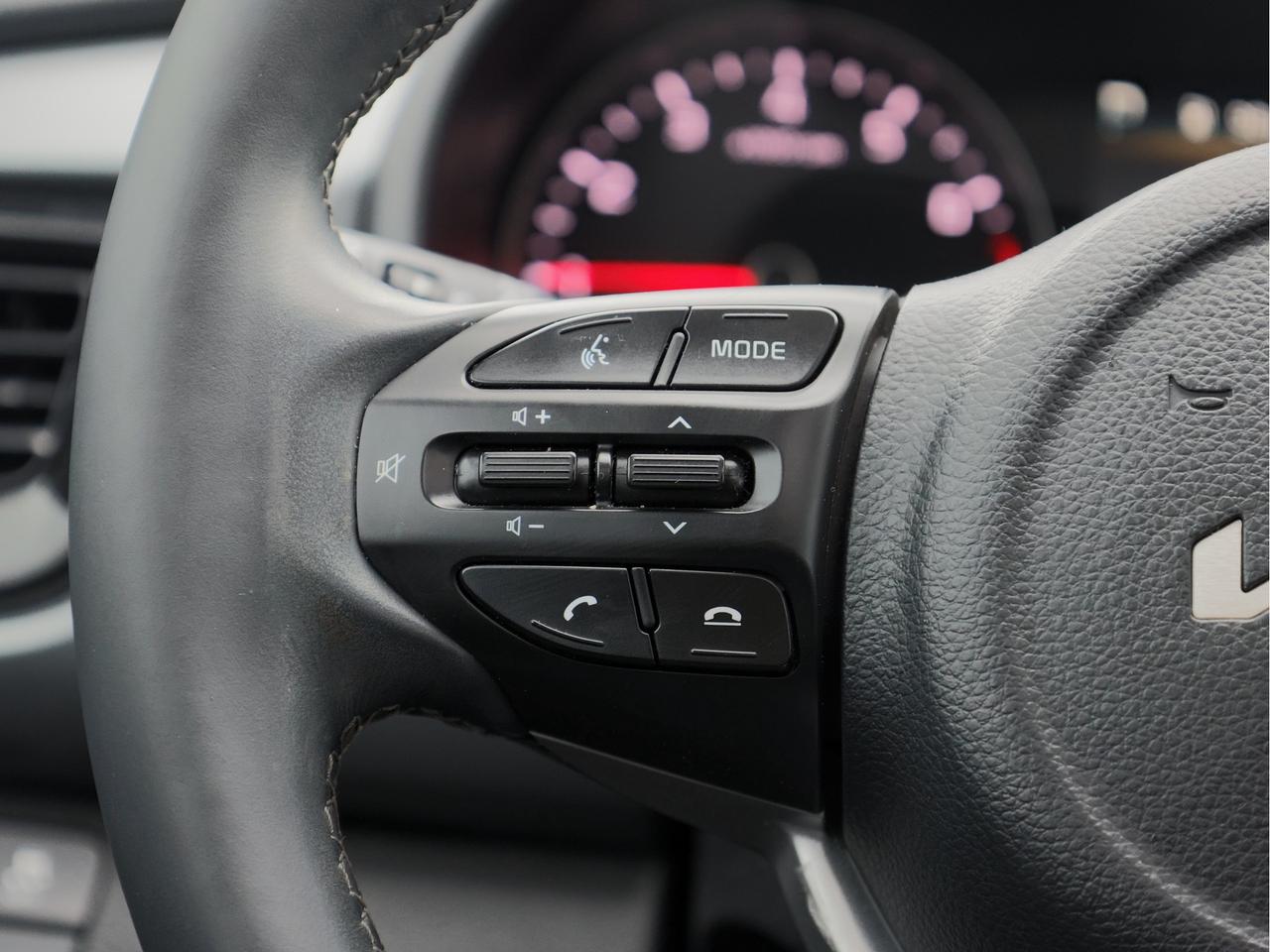 2023 Kia Rio 5-door EX Premium   Climate Ctrl   Sunroof   Safety Tech Photo