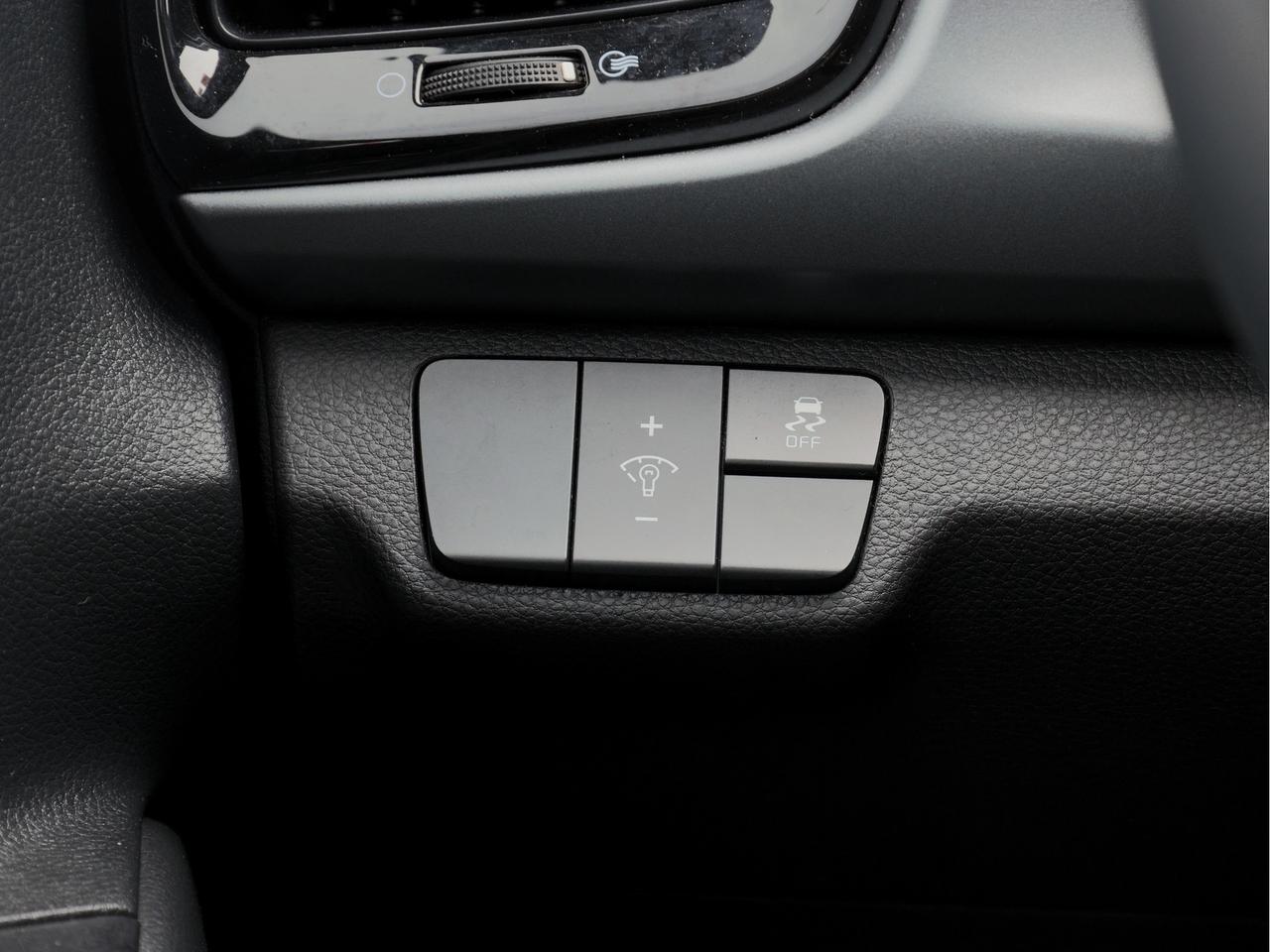 2023 Kia Rio 5-door EX Premium   Climate Ctrl   Sunroof   Safety Tech Photo