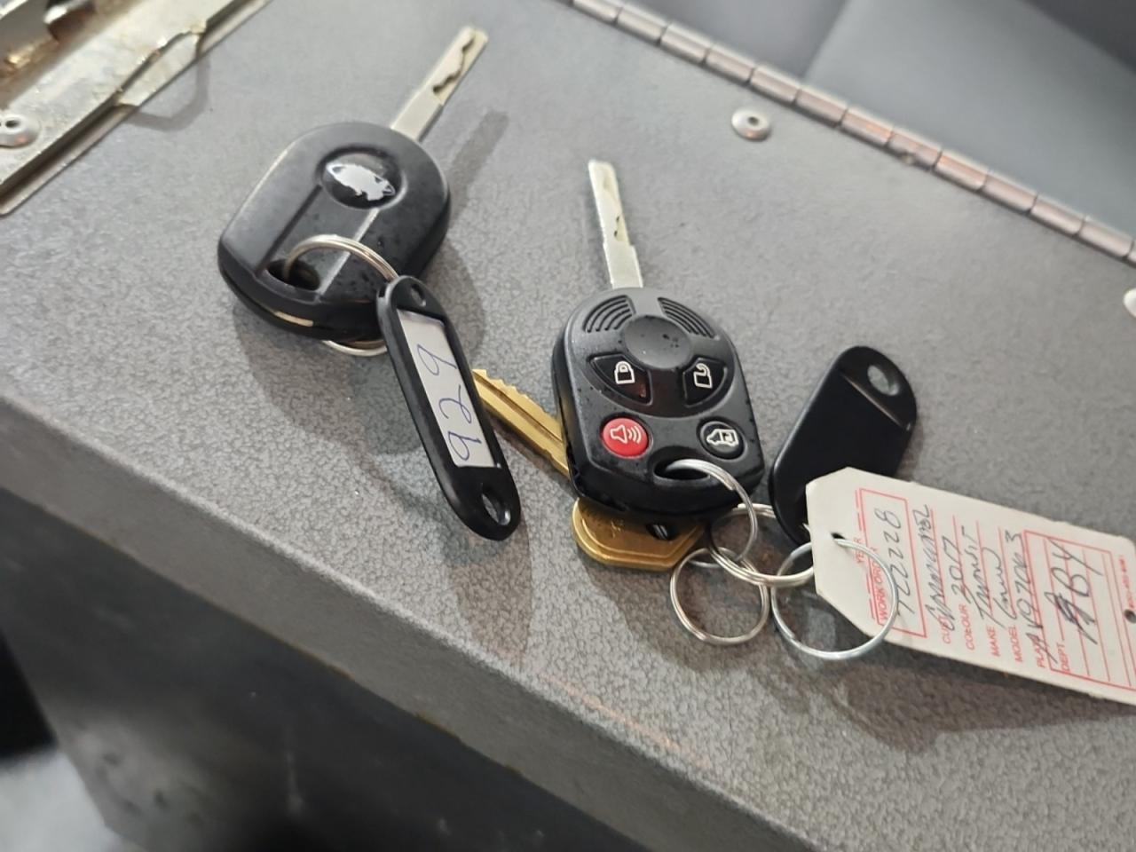 2017 Ford Transit Cargo Van T-250 LADDER RACKS-DIVIDER-SHELVES-TOW PKG-CAMERA Photo