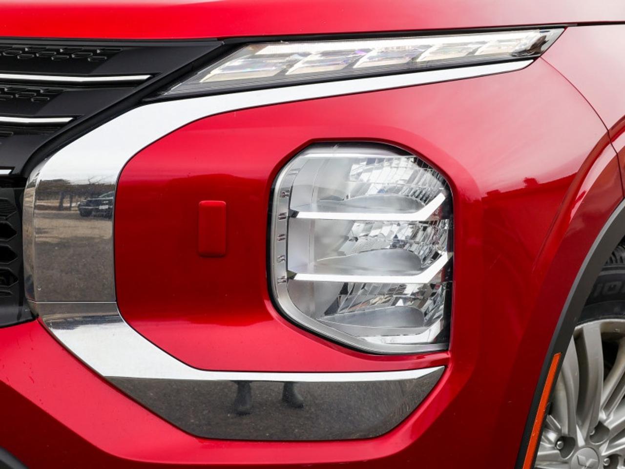 2022 Mitsubishi Outlander ES Photo