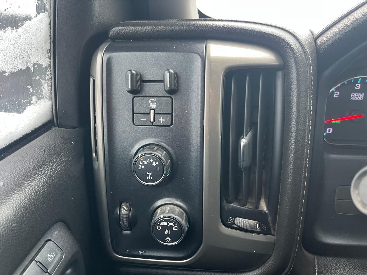 2018 Chevrolet Silverado 1500 Crew Cab Short Box 4-Wheel Drive High Country Photo