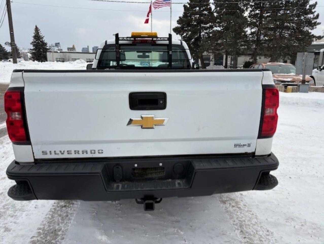 2016 Chevrolet Silverado 1500 4WD V8 **REGULAR CAB-8 FOOT LONG BOX** Photo2