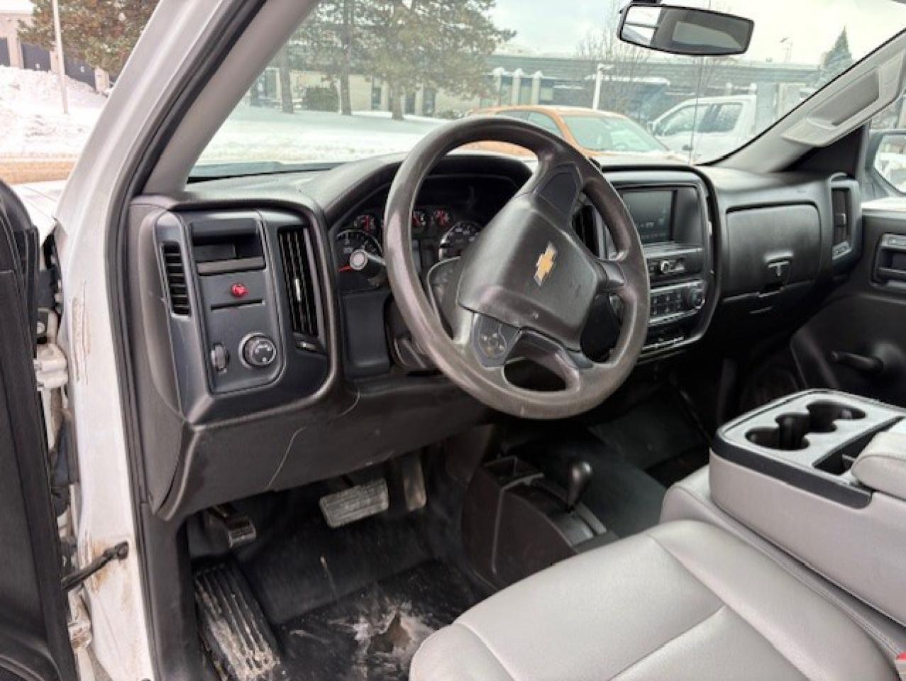 2016 Chevrolet Silverado 1500 4WD V8 **REGULAR CAB-8 FOOT LONG BOX** Photo