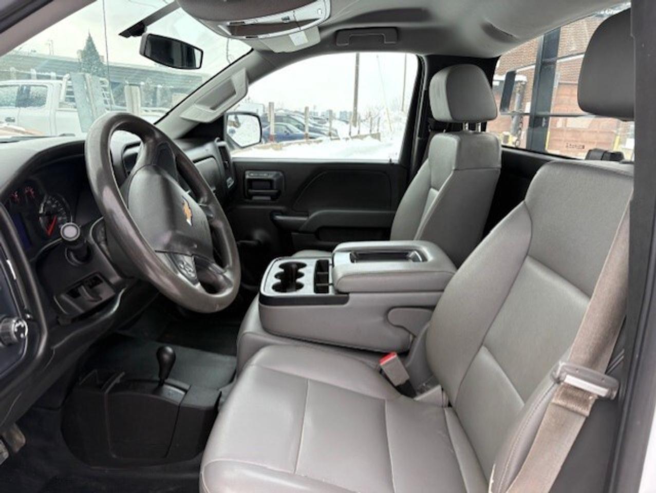 2016 Chevrolet Silverado 1500 4WD V8 **REGULAR CAB-8 FOOT LONG BOX** Photo