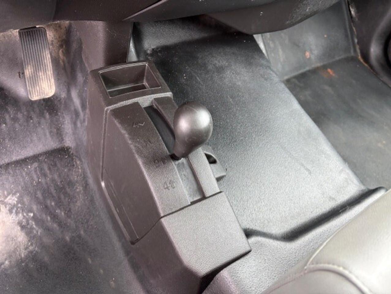 2016 Chevrolet Silverado 1500 4WD V8 **REGULAR CAB-8 FOOT LONG BOX** Photo