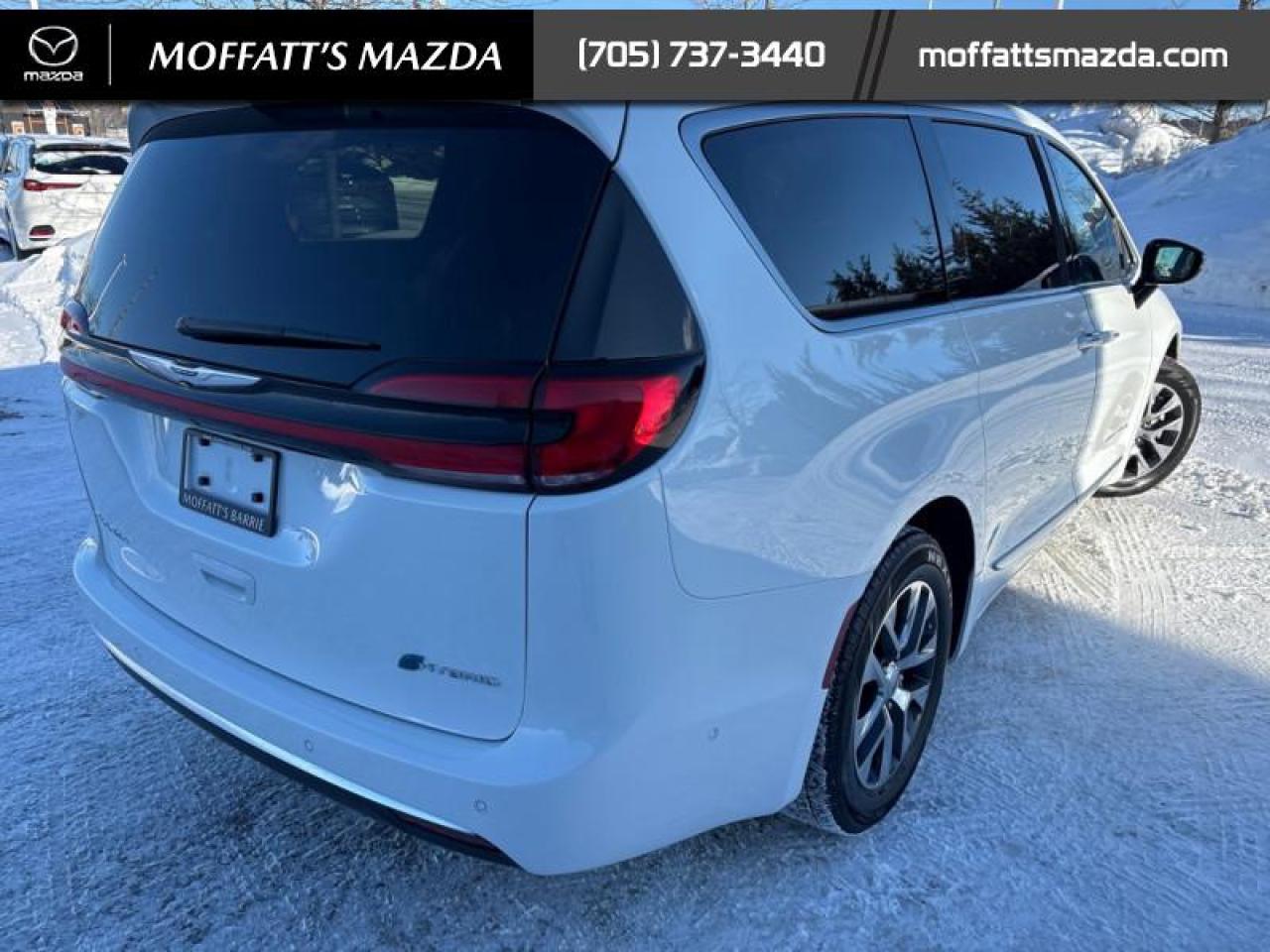 2023 Chrysler Pacifica Hybrid Pinnacle Photo