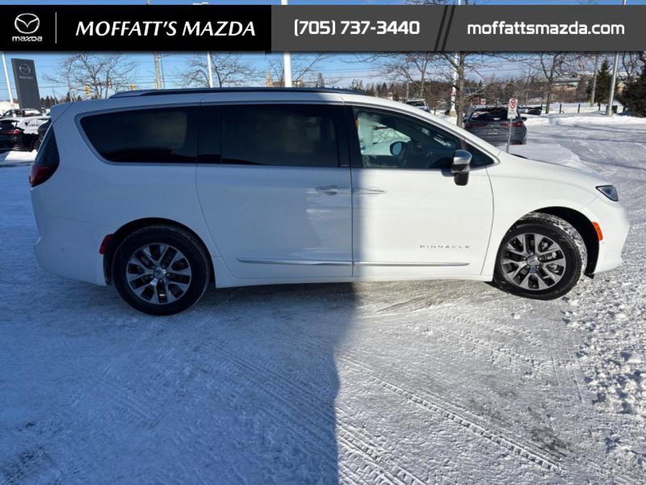 2023 Chrysler Pacifica Hybrid Pinnacle Photo