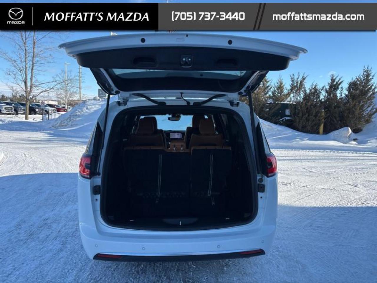 2023 Chrysler Pacifica Hybrid Pinnacle Photo