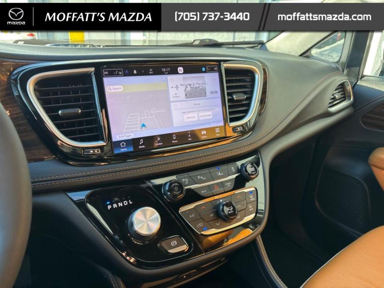 2023 Chrysler Pacifica Hybrid Pinnacle Photo