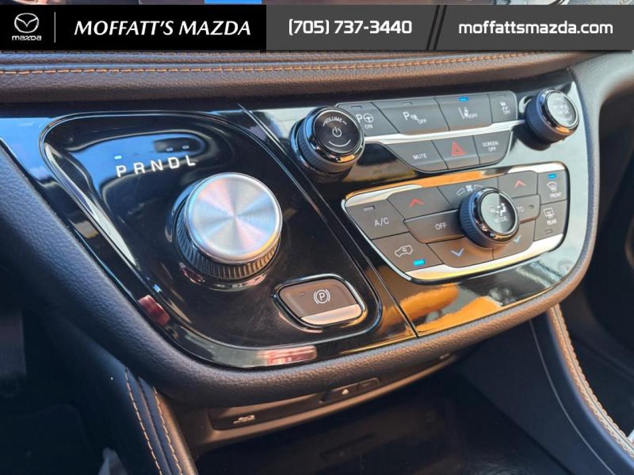 2023 Chrysler Pacifica Hybrid Pinnacle Photo