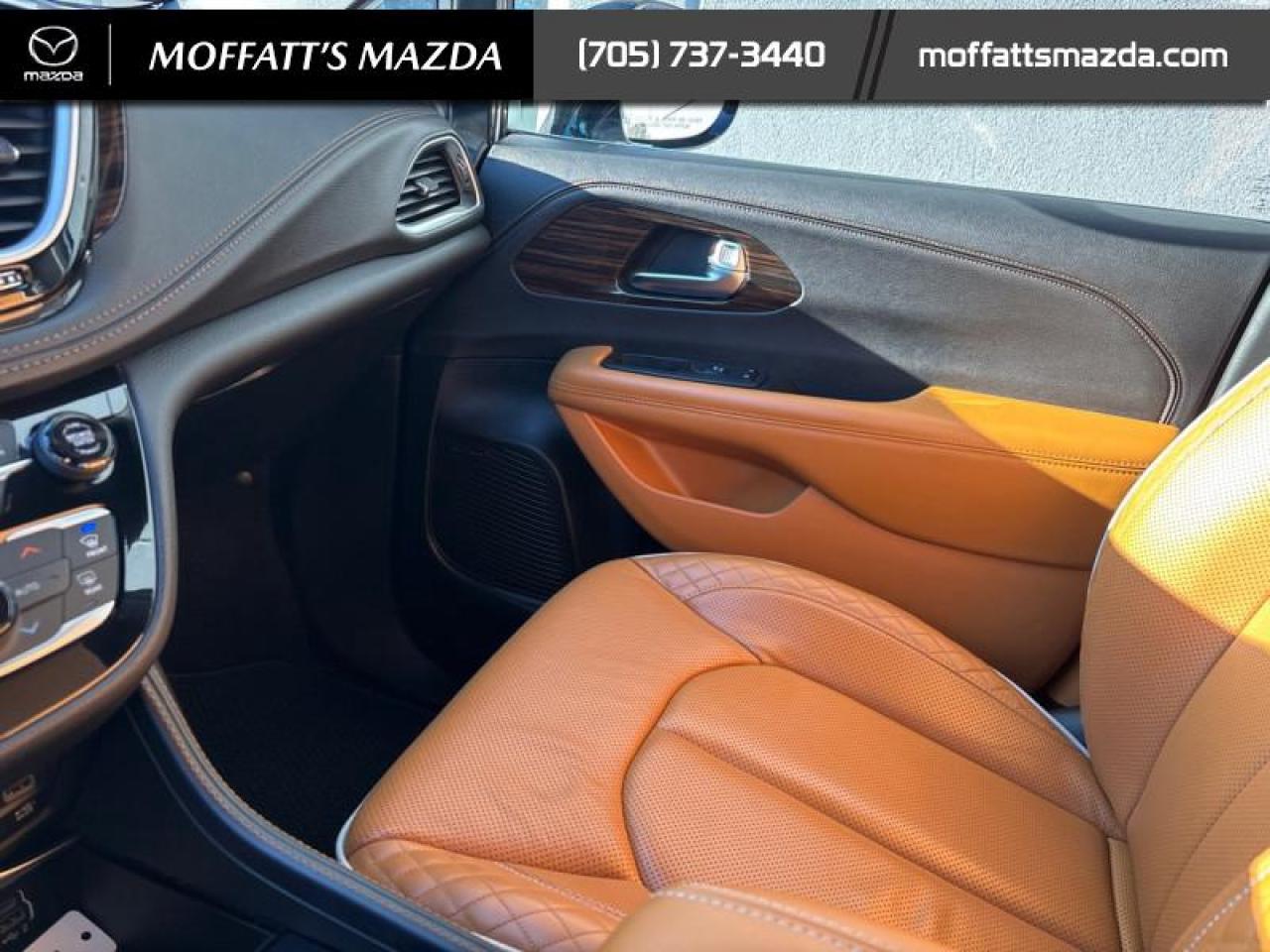 2023 Chrysler Pacifica Hybrid Pinnacle Photo