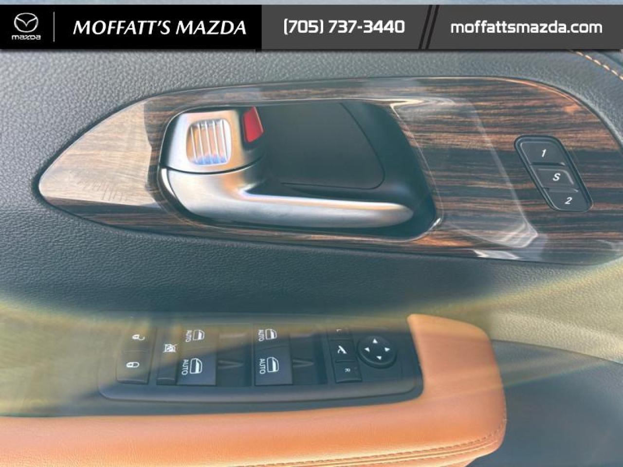 2023 Chrysler Pacifica Hybrid Pinnacle Photo