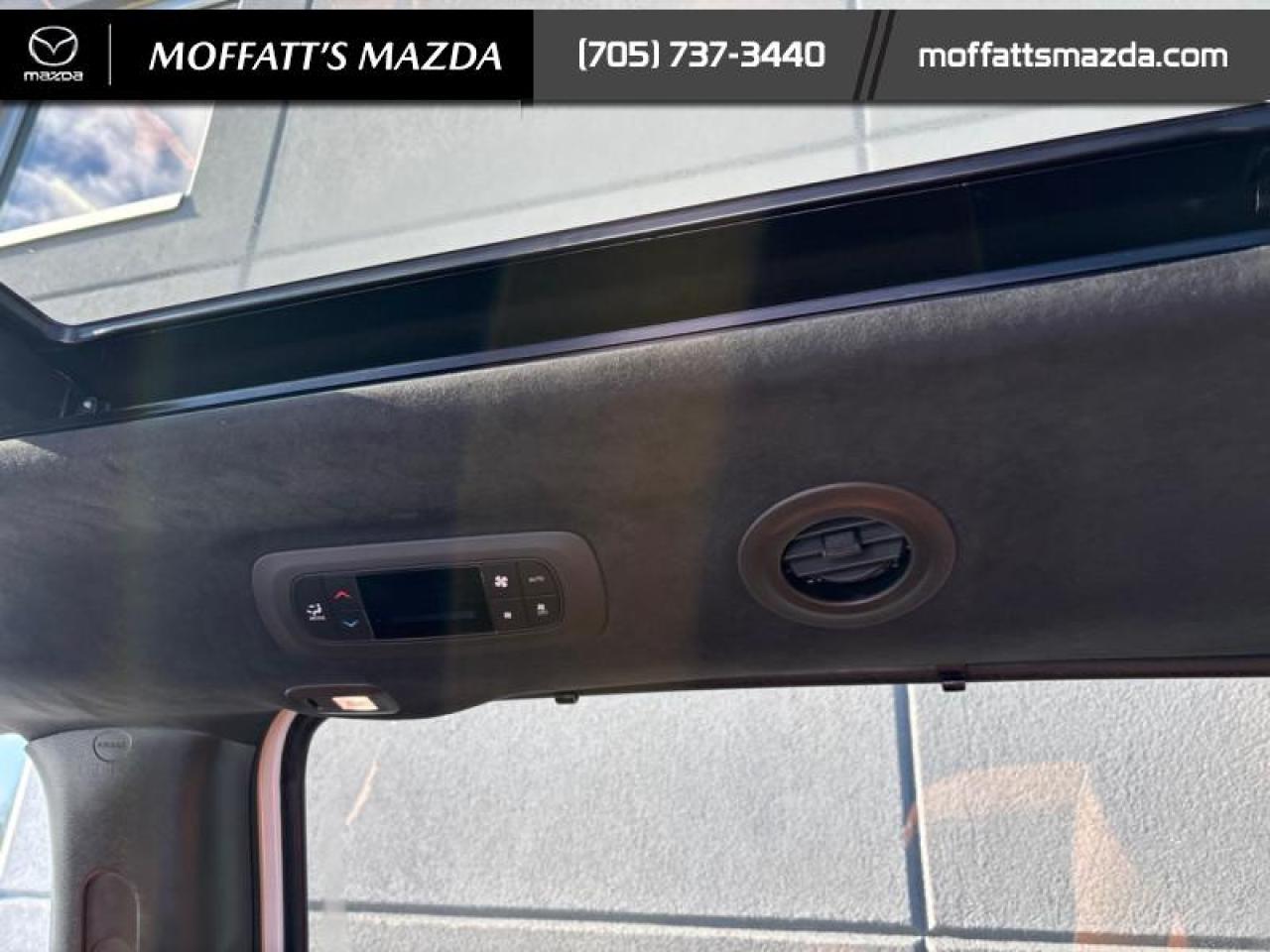 2023 Chrysler Pacifica Hybrid Pinnacle Photo