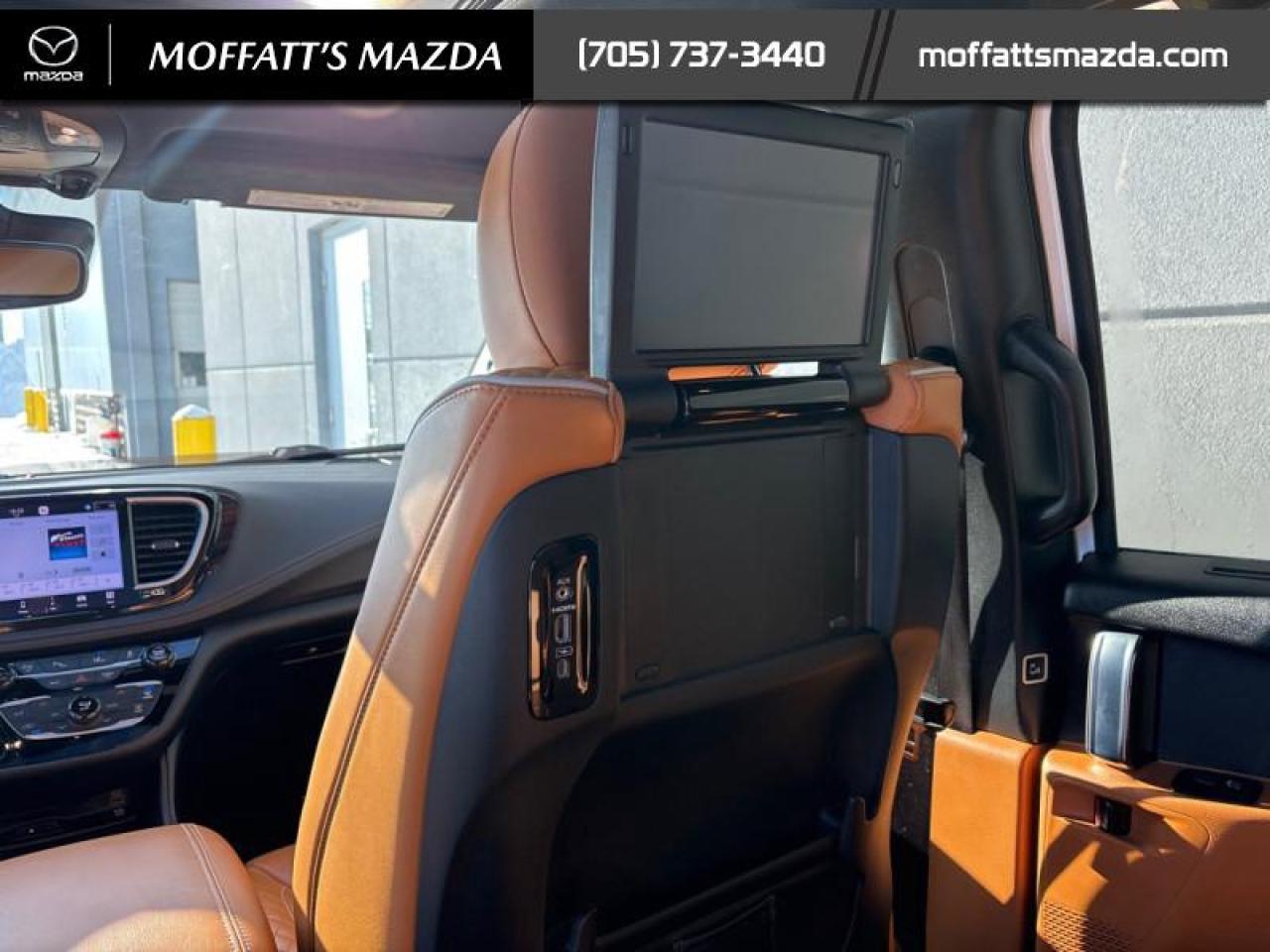 2023 Chrysler Pacifica Hybrid Pinnacle Photo